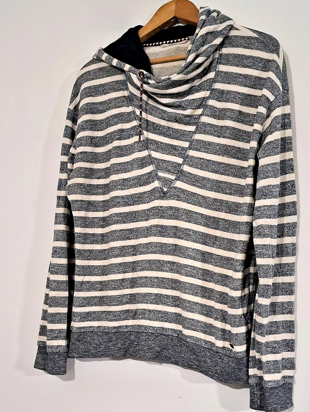 O'Neill Striped Cowl Neck Sweater Gray & White XL Like New